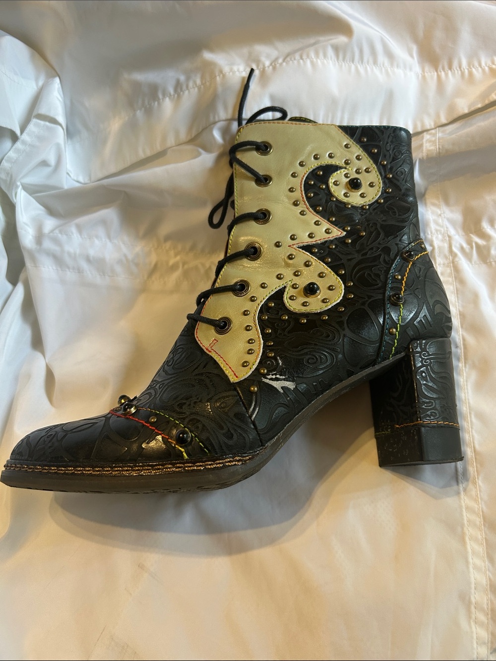 Womens Rare L’Artiste JULE leather boots sz.41 Spring Step. Front lace, side zip